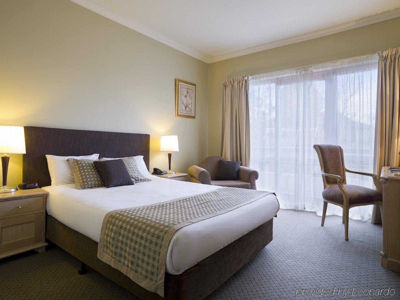 Kimberley Gardens Hotel, Serviced Apartments And Serviced Villas Melbourne Room photo